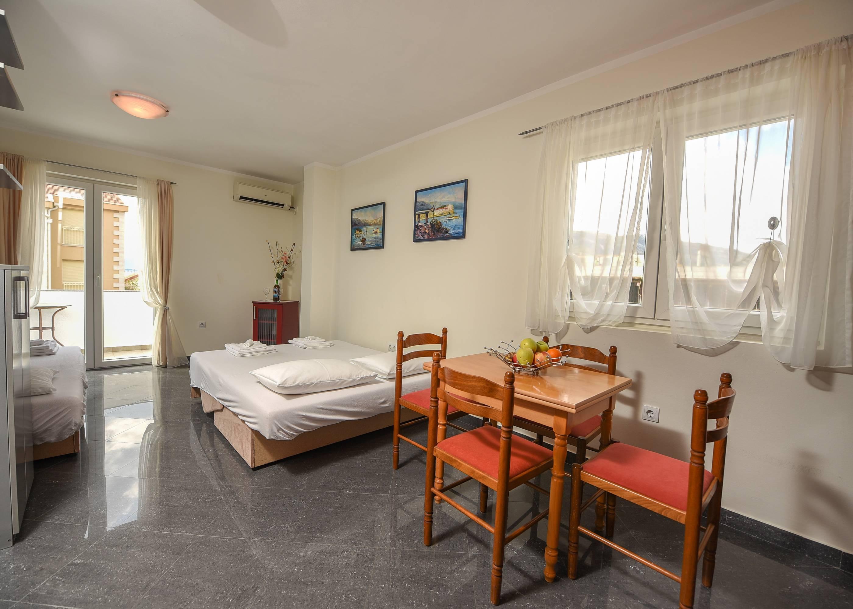 Sea Point Apart Hotel Tivat Exteriör bild