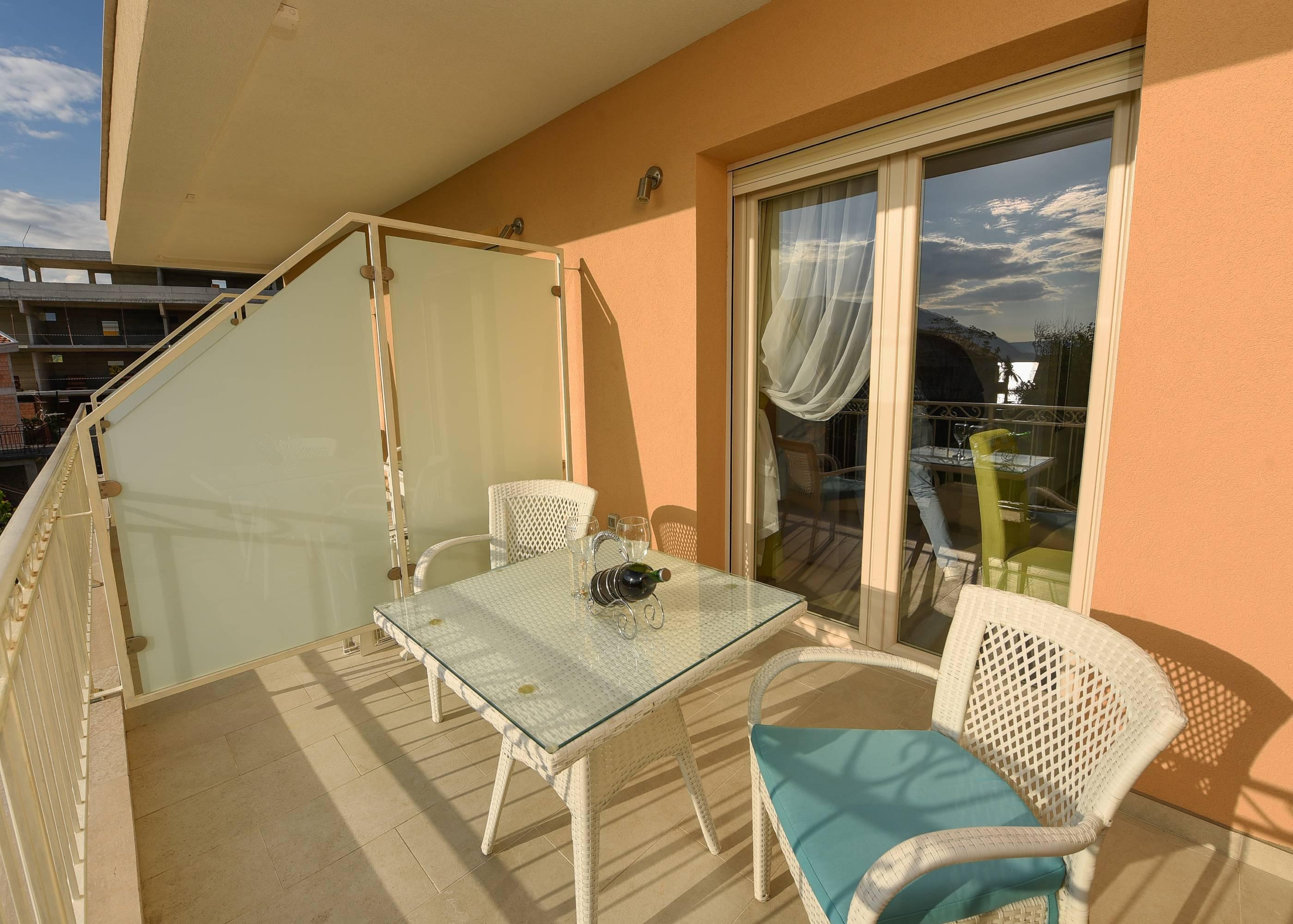 Sea Point Apart Hotel Tivat Exteriör bild