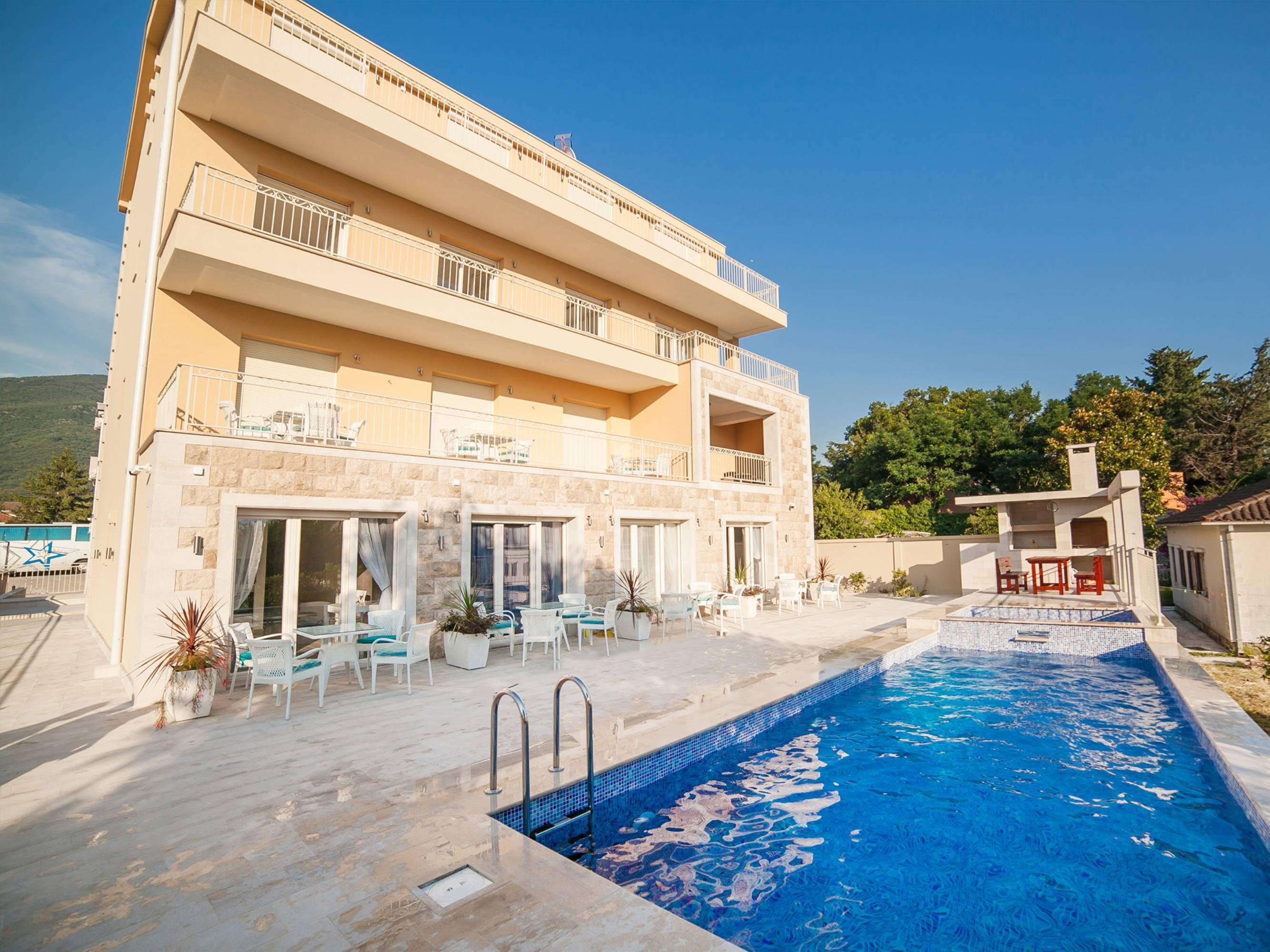 Sea Point Apart Hotel Tivat Exteriör bild