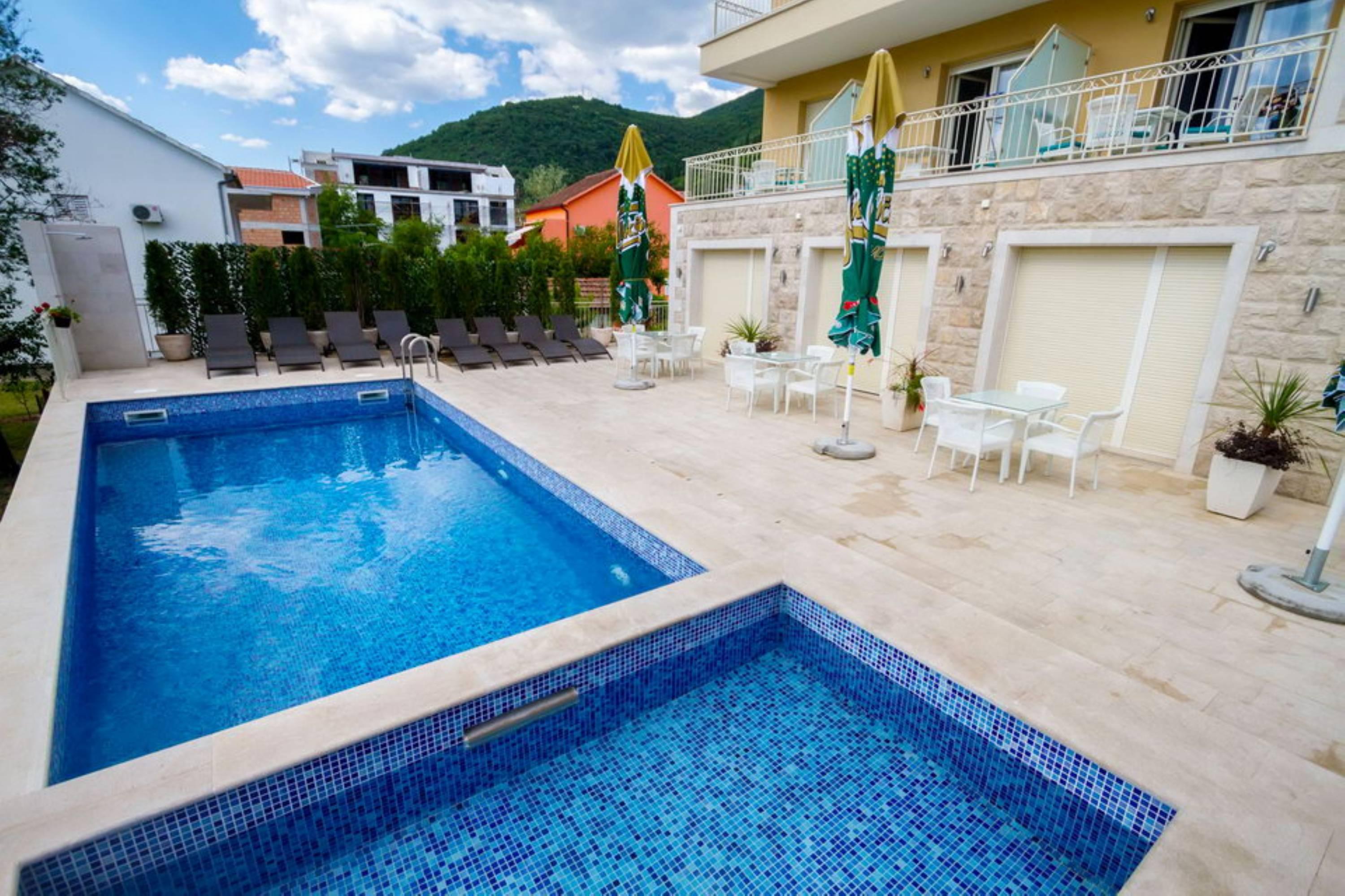 Sea Point Apart Hotel Tivat Exteriör bild