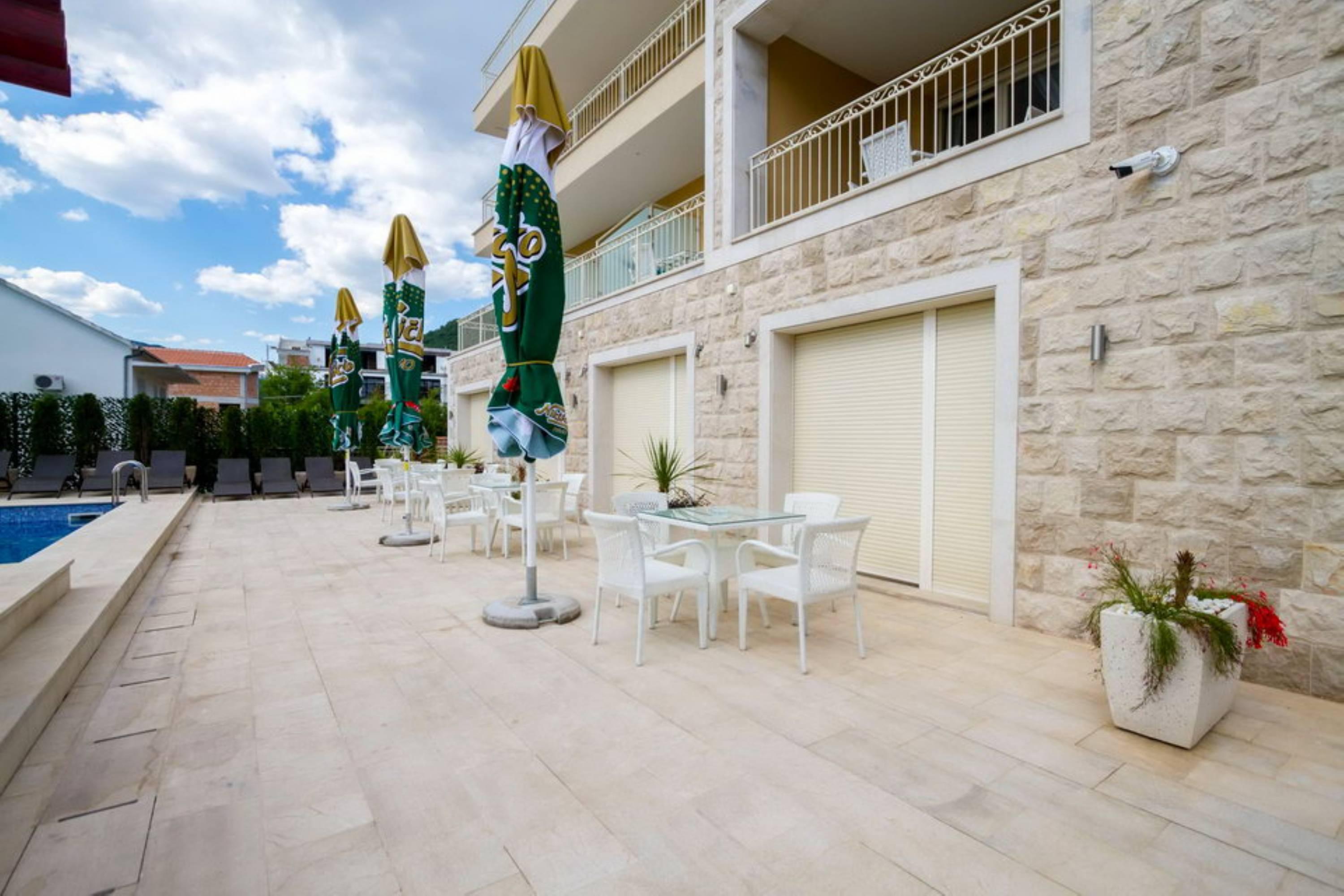 Sea Point Apart Hotel Tivat Exteriör bild