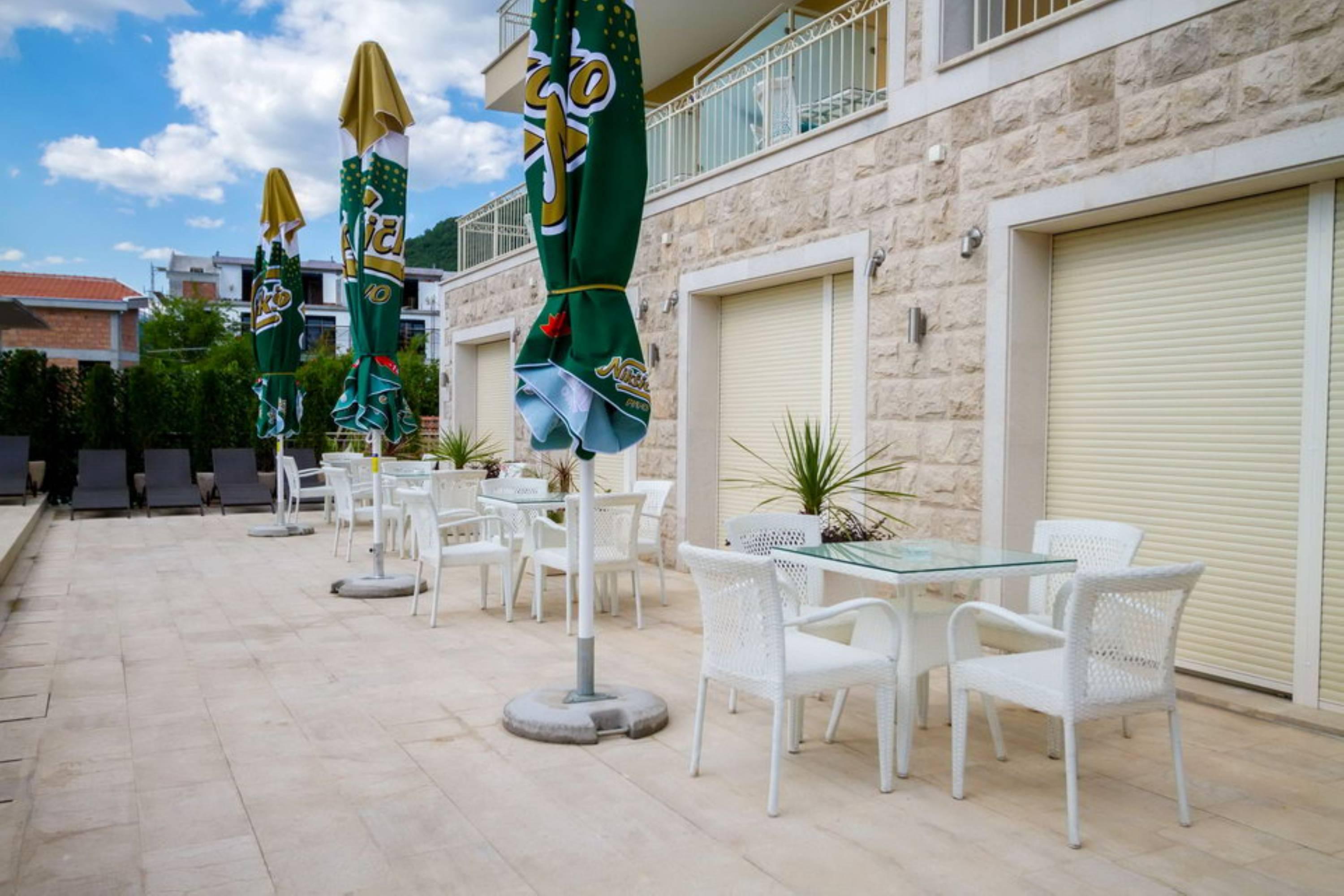 Sea Point Apart Hotel Tivat Exteriör bild