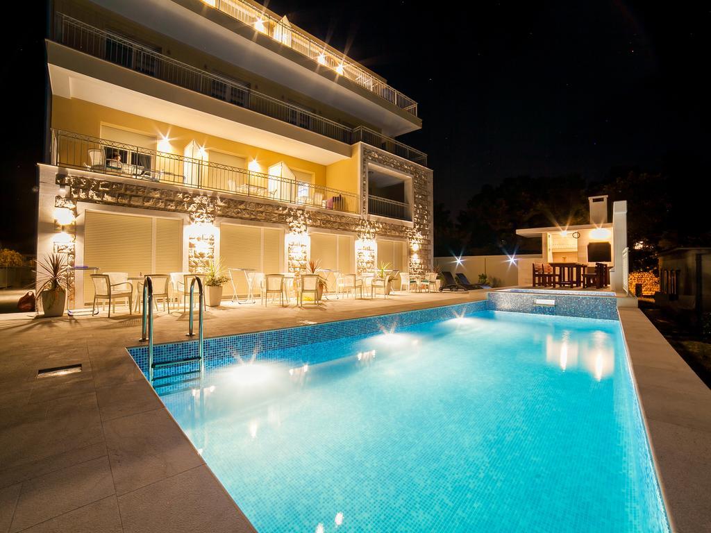 Sea Point Apart Hotel Tivat Exteriör bild
