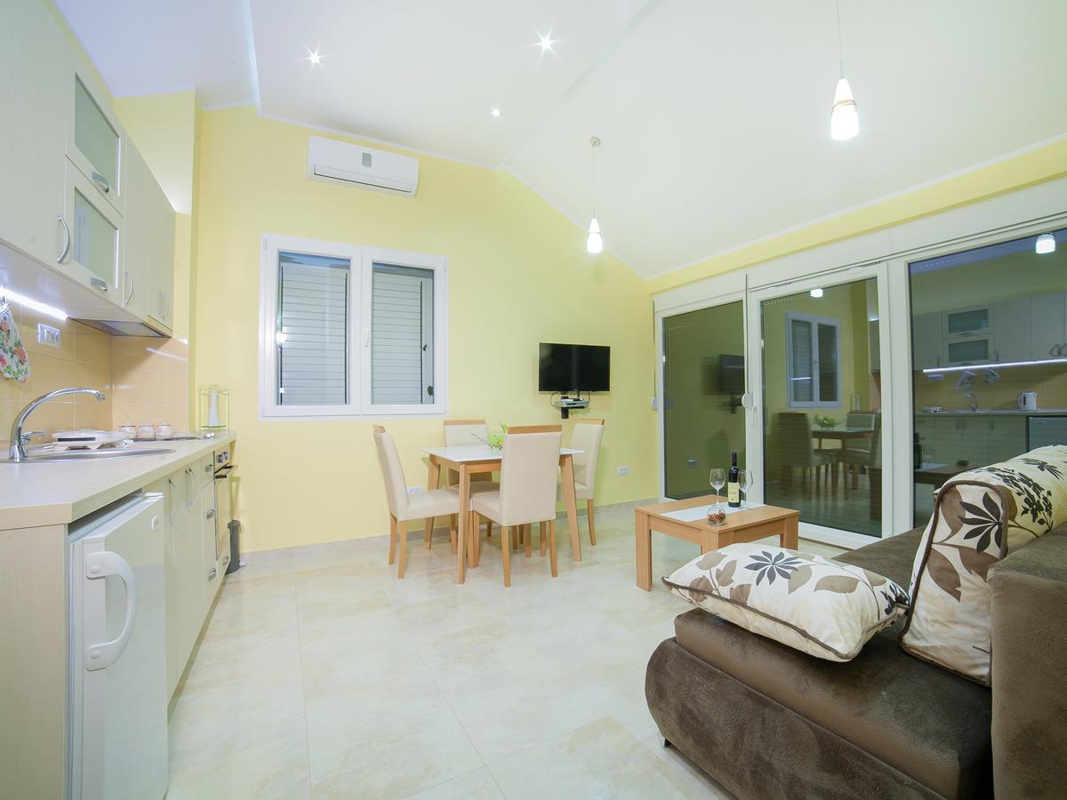 Sea Point Apart Hotel Tivat Exteriör bild