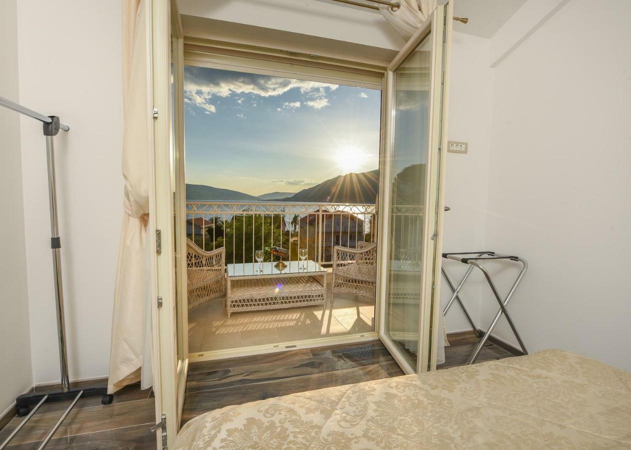 Sea Point Apart Hotel Tivat Exteriör bild
