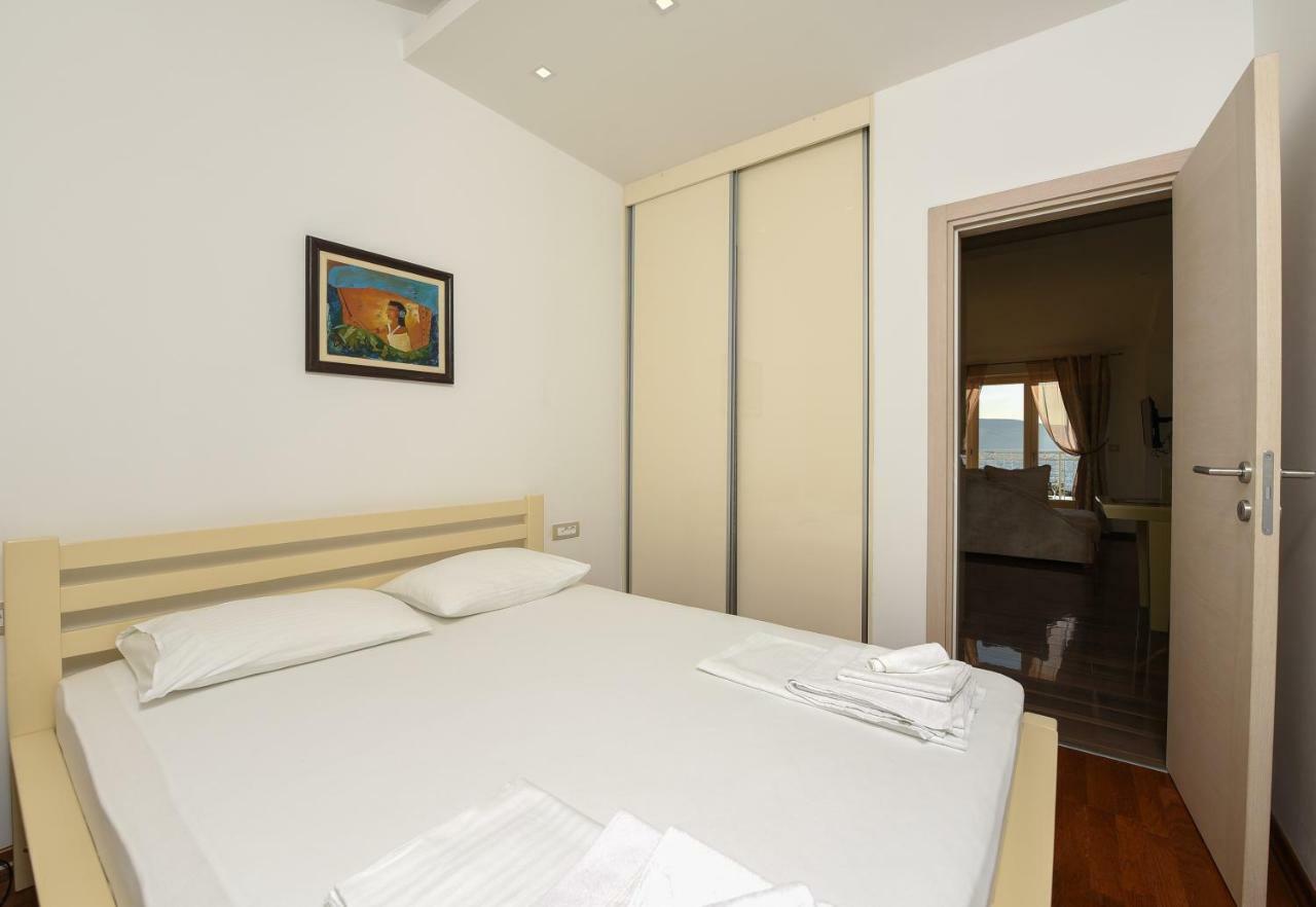 Sea Point Apart Hotel Tivat Exteriör bild