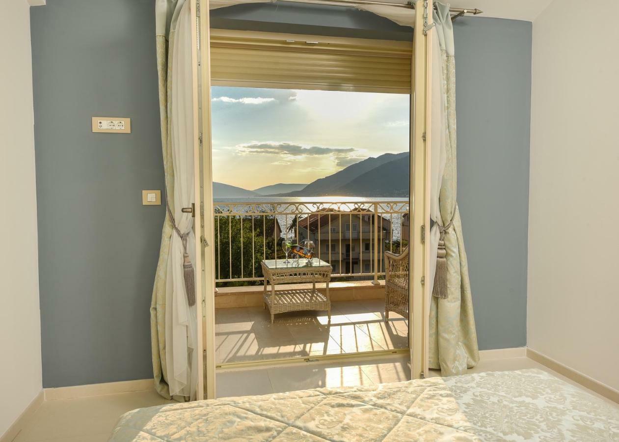 Sea Point Apart Hotel Tivat Exteriör bild